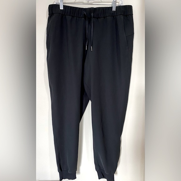 Lululemon On The Fly Jogger in Black- Size 12. GUC - Picture 7 of 11